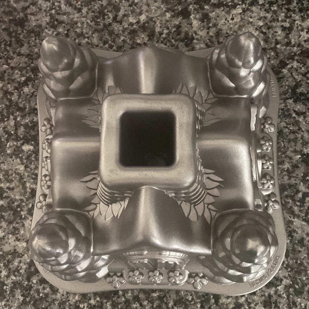 Nordic Ware Princess Castle cake mold - Picture 2 of 3